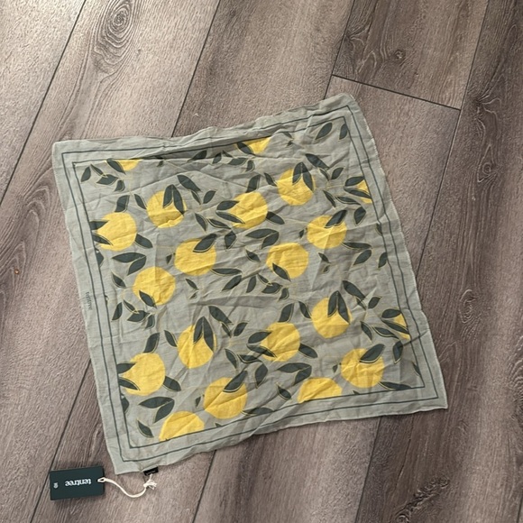 Tentree JILLY LEMON PRINT Green SCARF. Jilly Box organic cotton. Jillian Harris - Picture 4 of 4